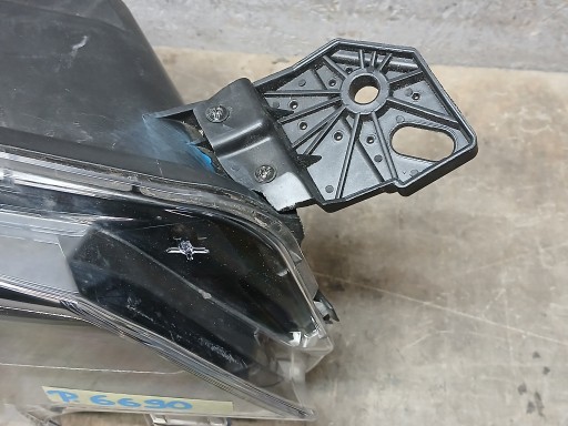 LAMPA FAR PREDNJA STRANA DESNA PEUGEOT RIFTER PARTNER 18- LEČA 9816827180