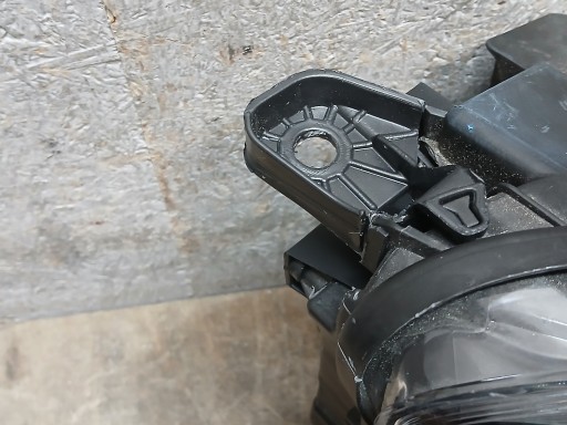 LAMPA FAR PREDNJA STRANA DESNA PEUGEOT RIFTER PARTNER 18- LEČA 9816827180