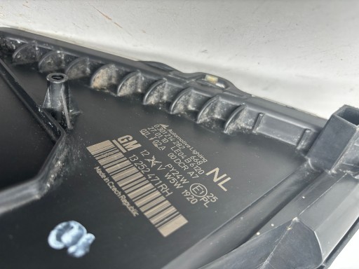 LAMPA FAR DESNA STRANA OPEL ZAFIRA B XENON