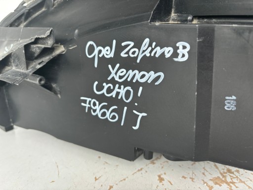 LAMPA FAR DESNA STRANA OPEL ZAFIRA B XENON
