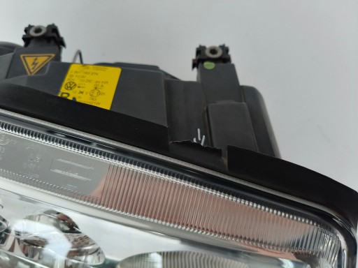 LAMPA FAR DESNA STRANA VW BORA 1J5 XENON