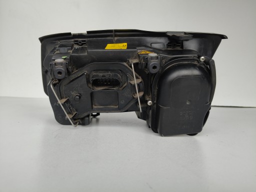 LAMPA FAR DESNA STRANA VW BORA 1J5 XENON