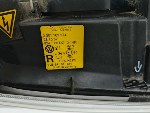 LAMPA FAR DESNA STRANA VW BORA 1J5 XENON